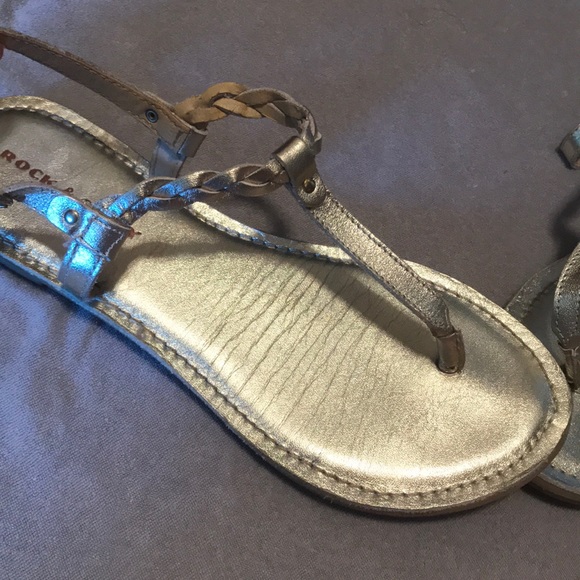 Gold t-strap sandals - Picture 2 of 3